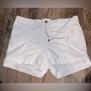 Woman’s Old Navy White Shorts Size 6